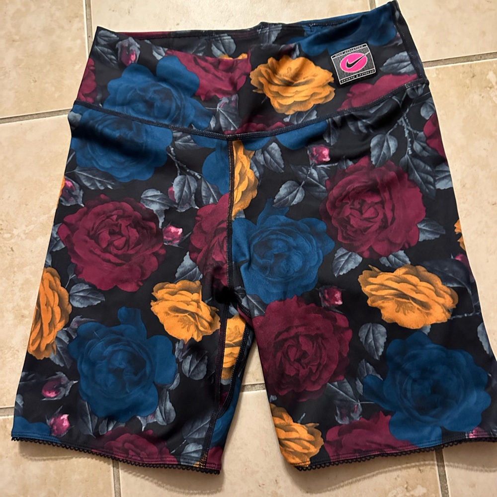 Nike Shorts M Women's One Icon Clash 7" Mid Rise Floral Printed Training short